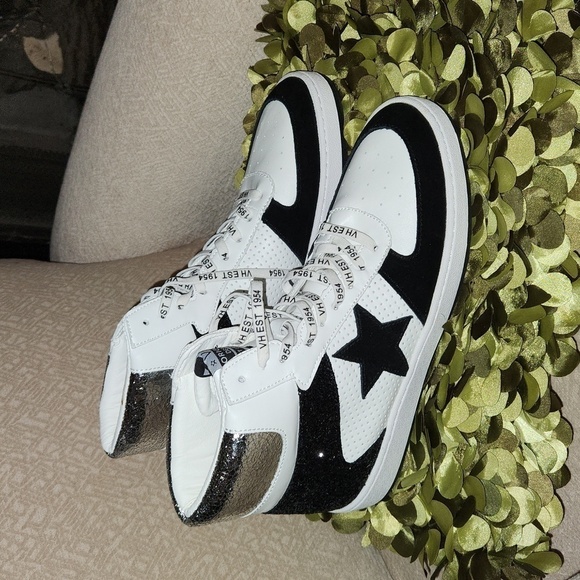 Vintage Havana Shoes - NWOB Vintage Havana White Leather w/Black Suede Trim High Tops  & Star-Size 11﻿﻿